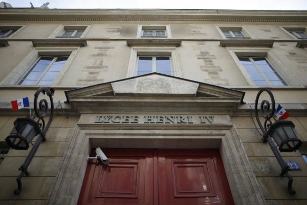 Jedna z francuskich szkół, która padła ofiarą fałszywego alarmu bombowego