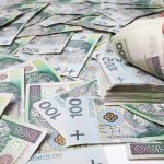 Księgowa przelała ponad 1,5 miliona złotych oszustom. „Pieniądze są zagrożone atakiem hackerskim” – ostrzegali policjanci. Policjanci fałszywi.