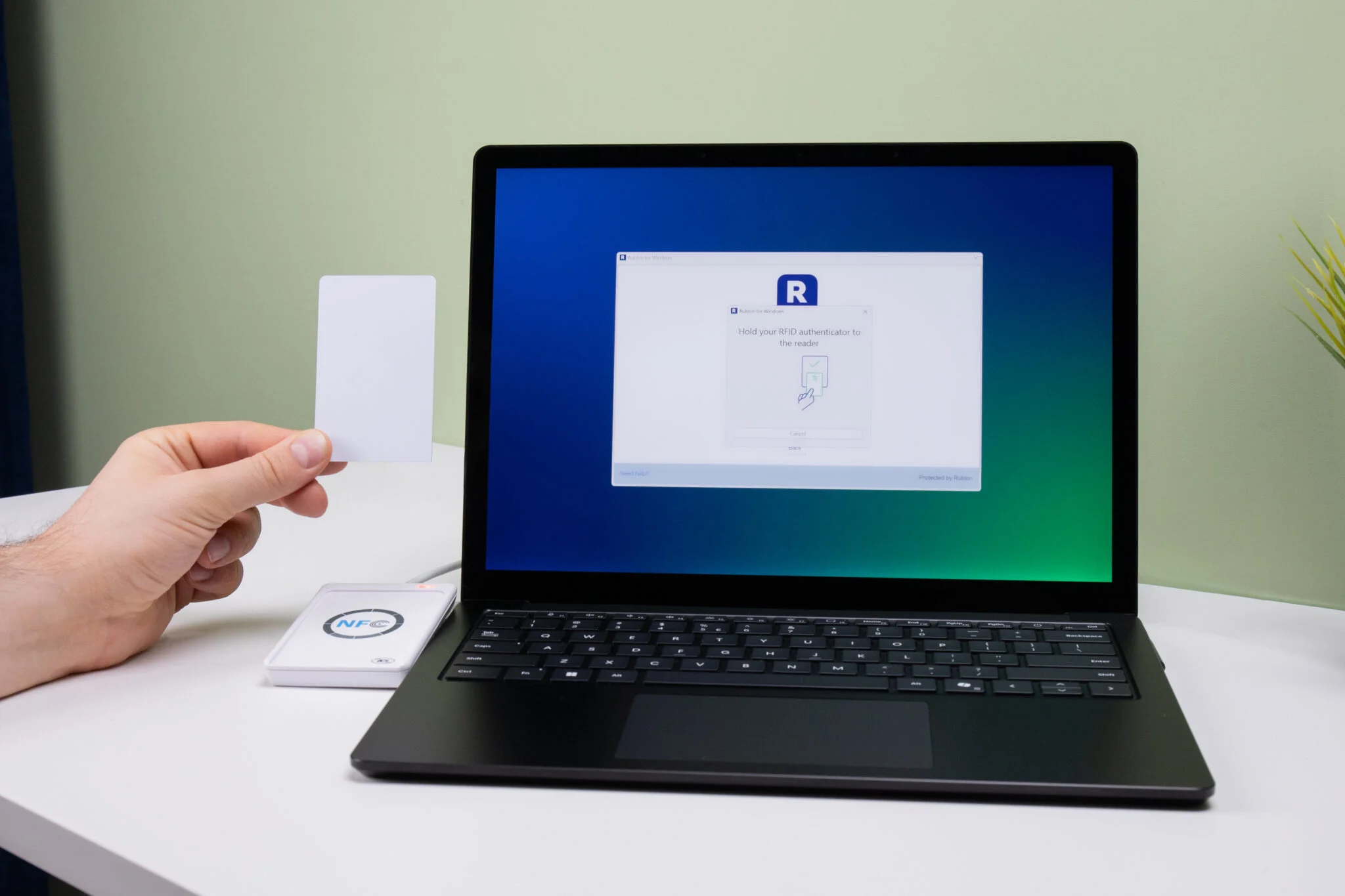 Uwierzytelnianie MFA z RFID – od drzwi biurowych do logowania cyfrowego